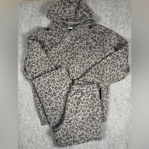 Comfrt Tranquil Minimalist Leopard Panther Set Size Large